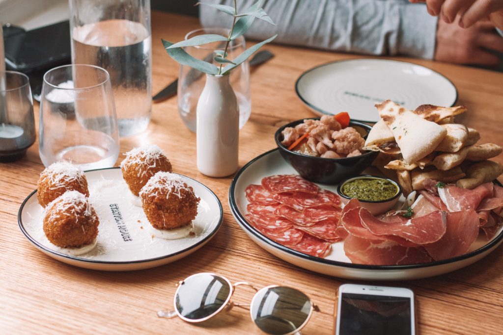 Tapas på et bord