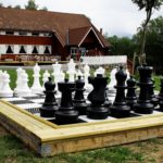 Store sjakkbrikker på Camp Sjusjøen
