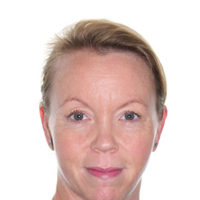 Portrettbilde av Monica Braseth. Hun smiler og har på seg en grønn genser.