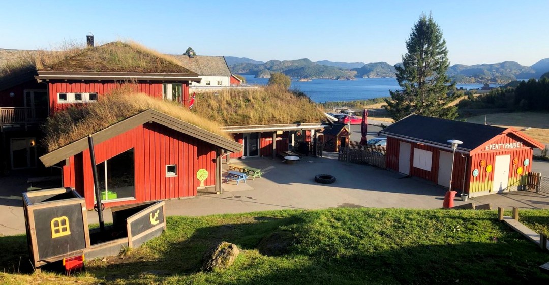 Aglo barnehage i naturskjønne omgivelser på Skatval i Trøndelag.