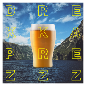 Blå Kors har lansert en afterski-låt som heter Drekkaprezz. På bildet er det fjell i bakgrunnen med et ølglass i midten