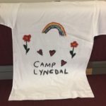 Malt t-skjorte hvor det står Camp Lyngdal