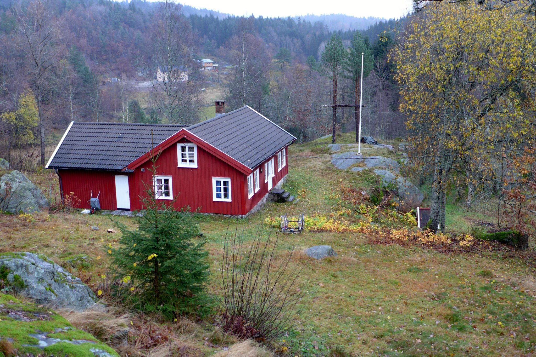 Blåstua ligger idyllisk til.