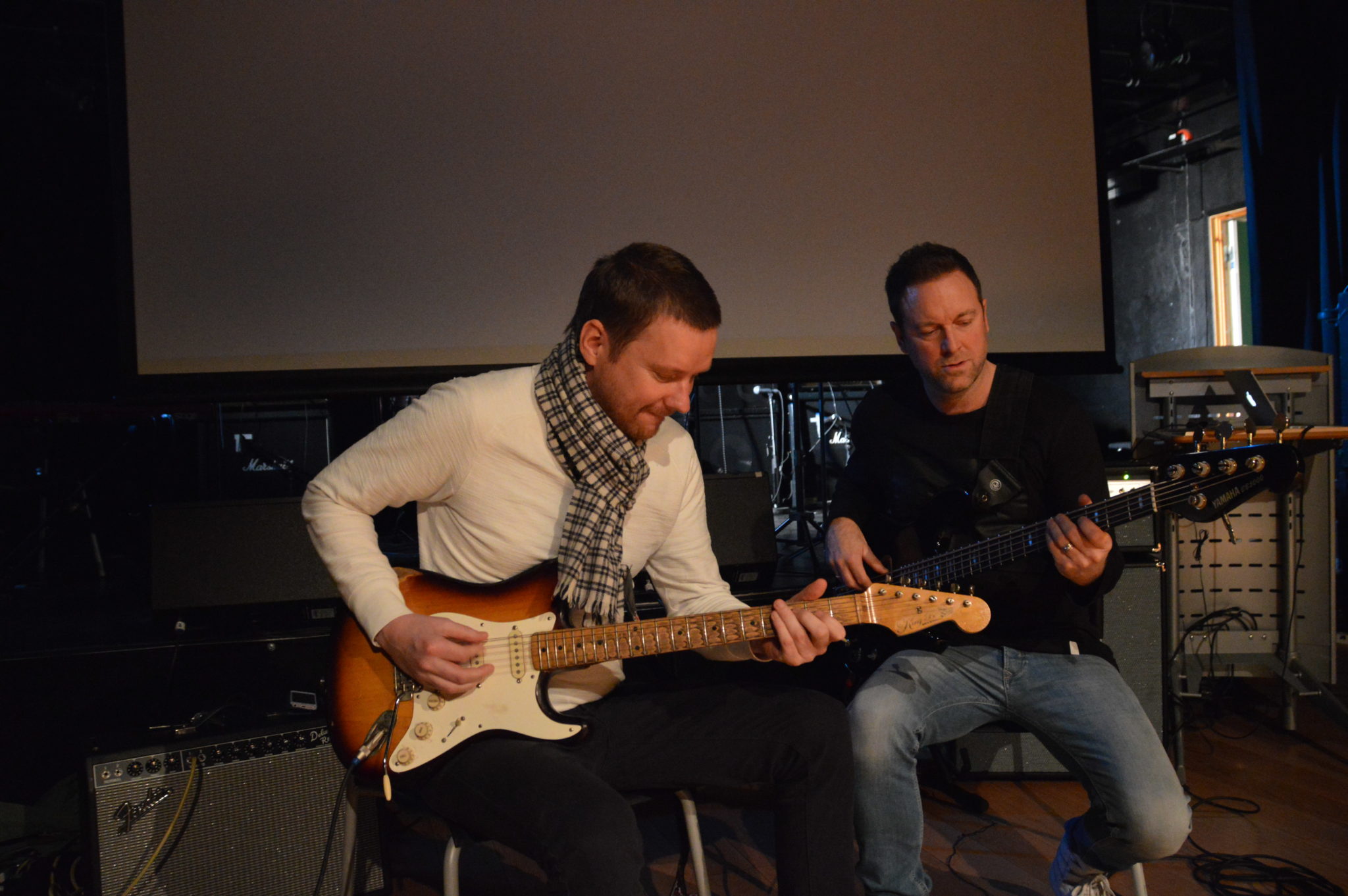 Jonny Sjo og rektor ved Posebyen Kulturskole, Ronnie Jacobsen