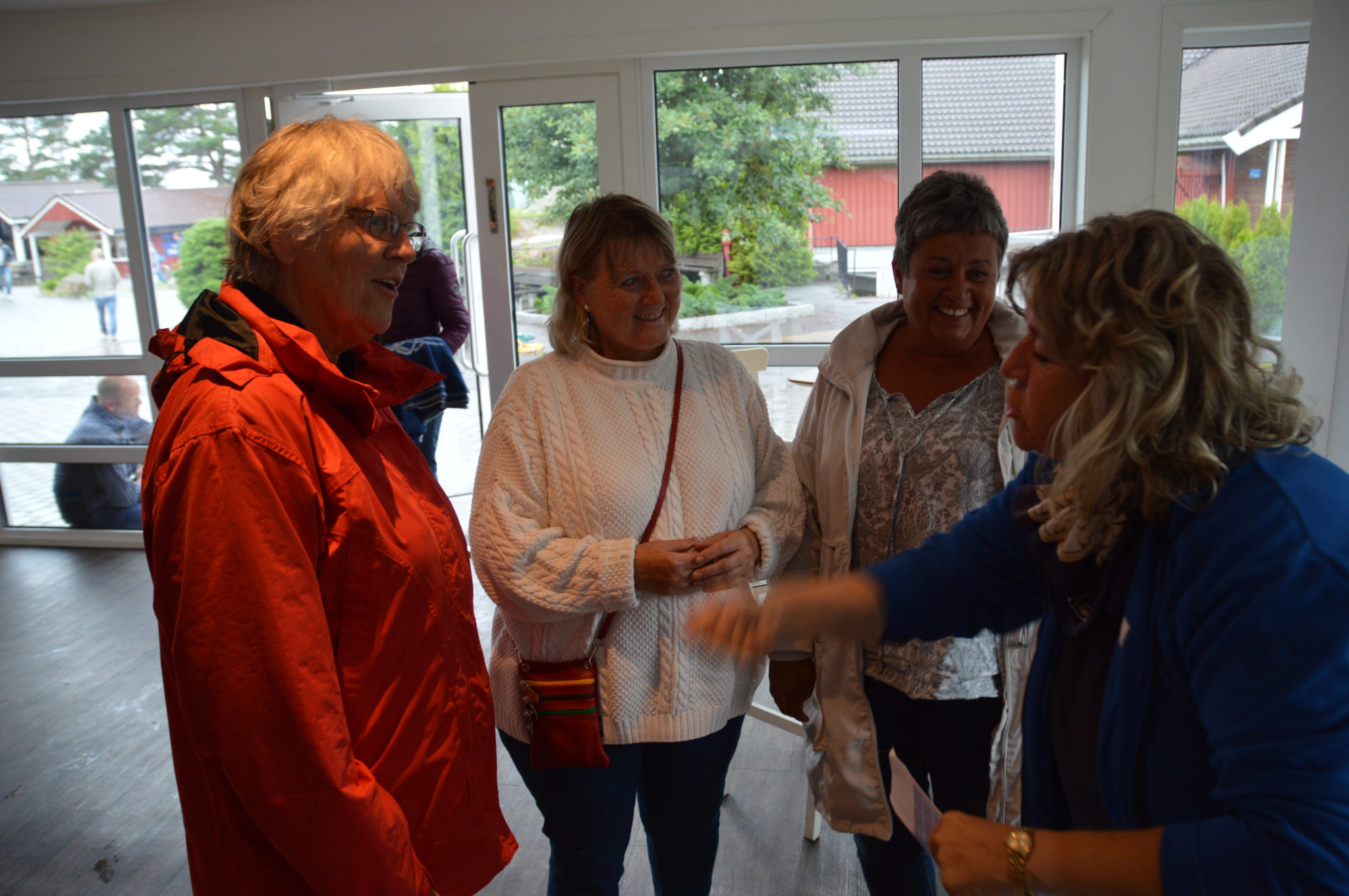 - Dette må vi være med på, sier Margit Lund, Olaug Korsvik og Wenche Tronstad til Liv Aanby.