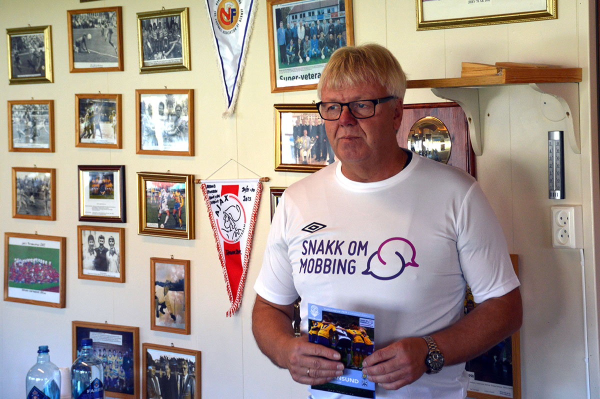 Arvid Solheim får fortelle om Blå Kors arbeidet til FK Jervs sponsorer