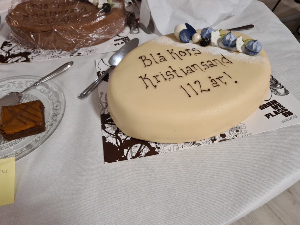 I god og ekte Blå Kors-ånd ble bursdagen feiret med kaffe og kake.