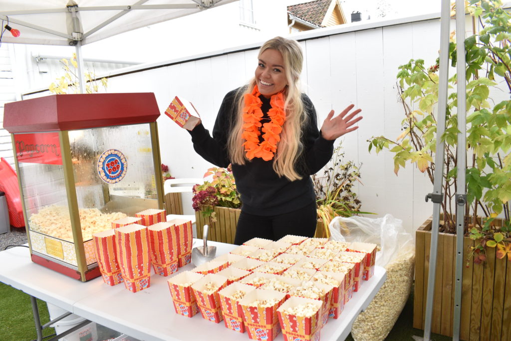 Marthe Scheie hadde laget godt med popcorn.