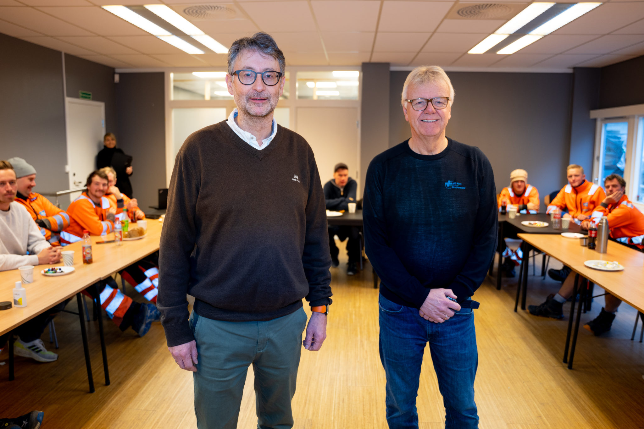 Per Håkon Hansen, leder i HSH Entreprenør, og Arvid Solheim fra Blå Kors Kristiansand