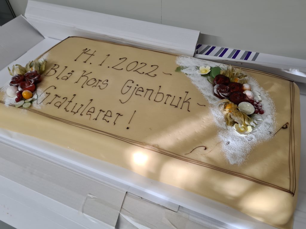 Kake til åpning av Blå Kors Gjenbruk Kristiansand