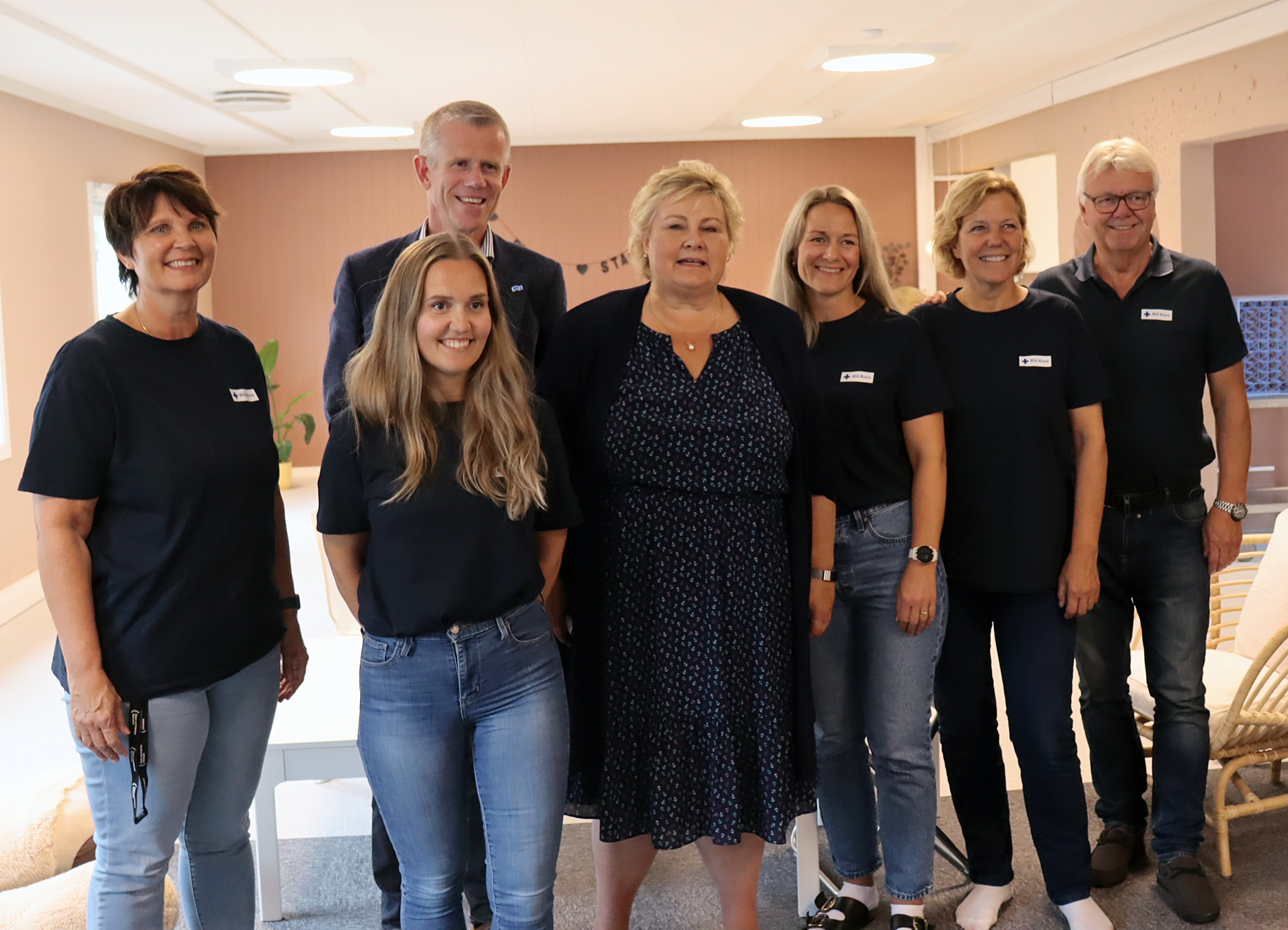 Erna Solberg besøker Blå Kors barnas stasjon Lister