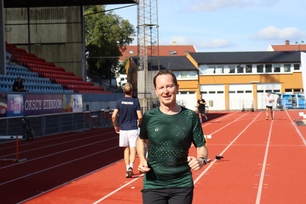 Svein Erik Bjorvand løp hele 30 runder på Kristiansand stadion!