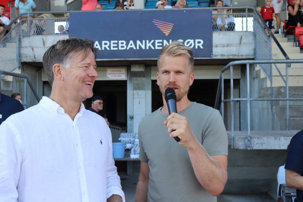 Tore Løvland og Daniel Aase gjorde en utmerket jobb som speakere.