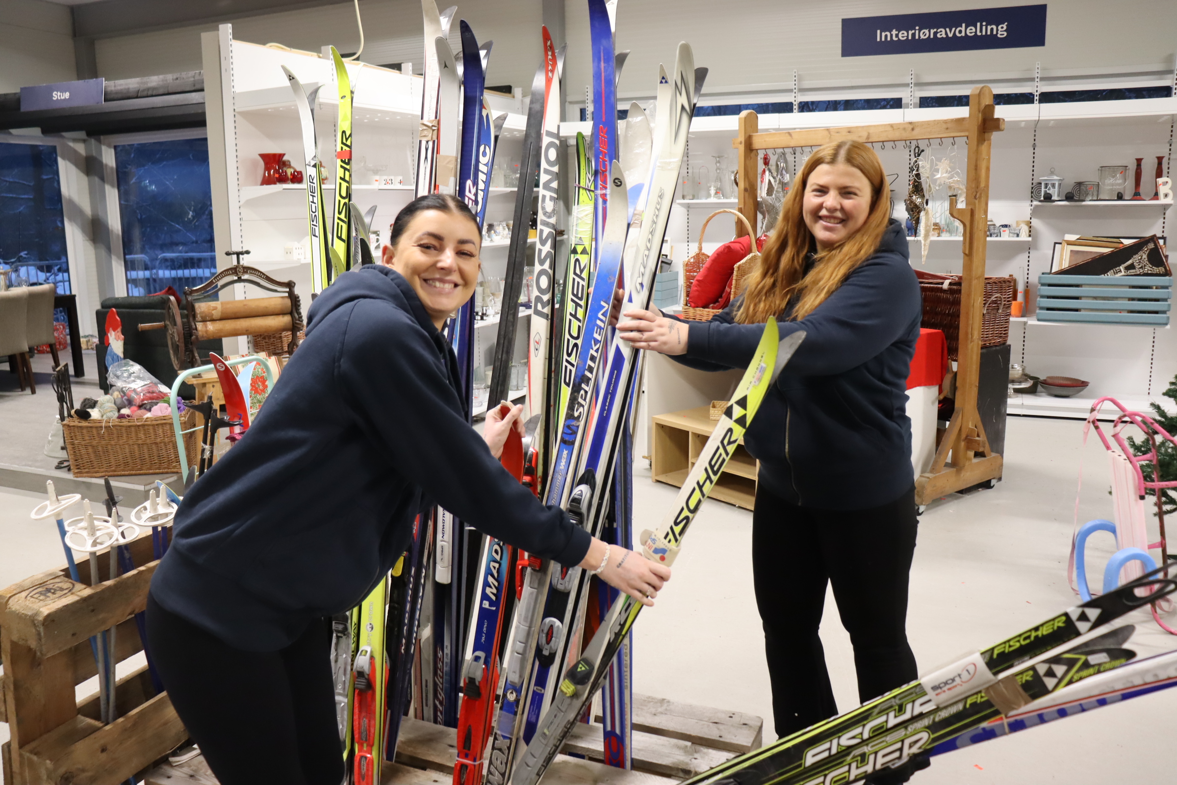 Ski til salg ved Blå Kors gjenbruk