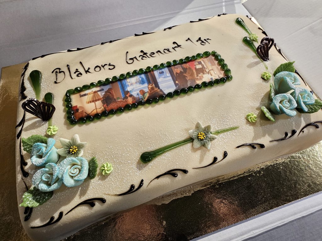 Kake hører alltid med når det er fest i Blå Kors-regi