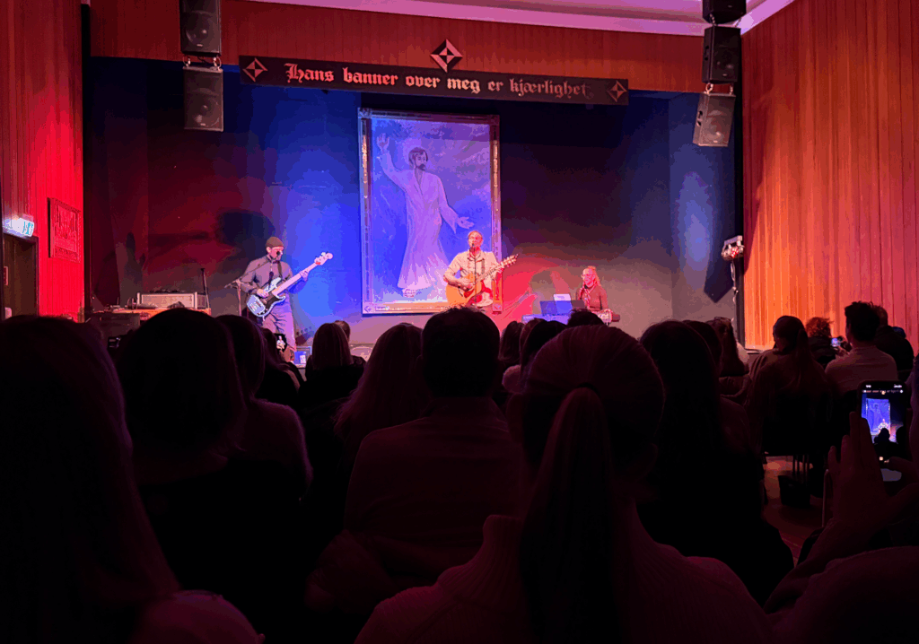 Publikum var med og skapte god stemning i Storsalen under konserten.