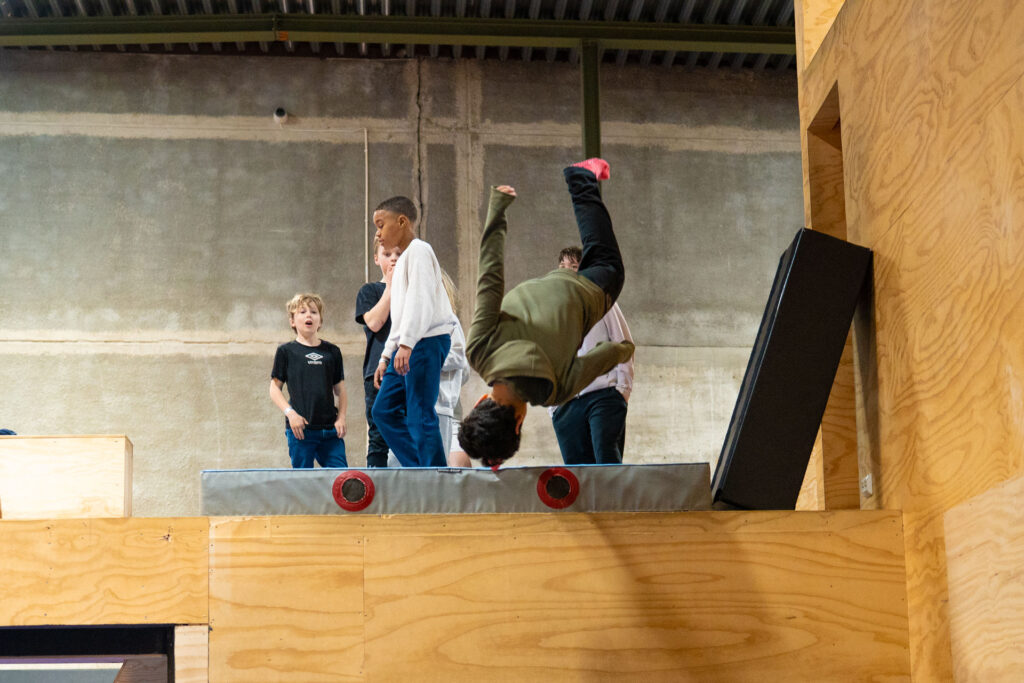 blå kors aktivitetspark parkour